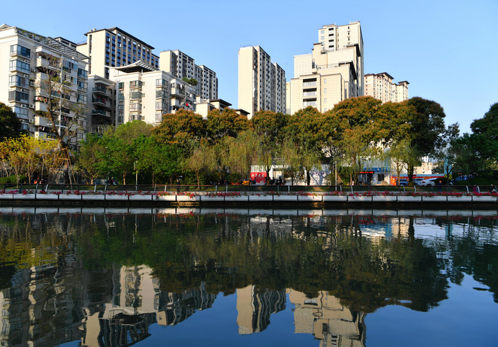 pg麻将胡了试玩《住宅项目规范》征求意见：新建住宅建筑二层以上至少设置一部电梯